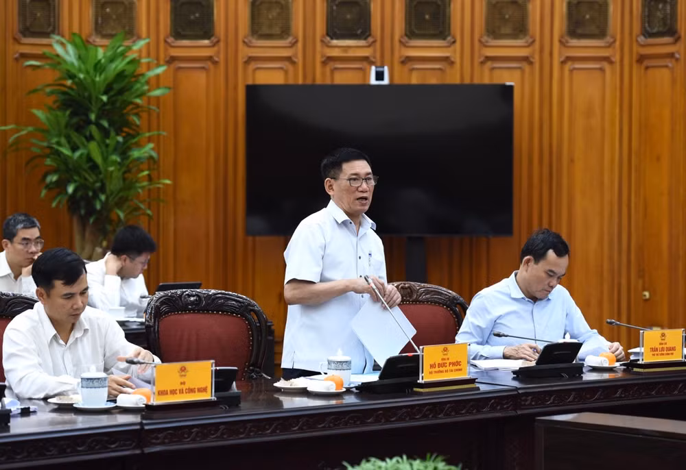 Bộ trưởng Tài chính Hồ Đức Phớc phát biểu ý kiến tại cuộc họp. (Ảnh: THANH GIANG)