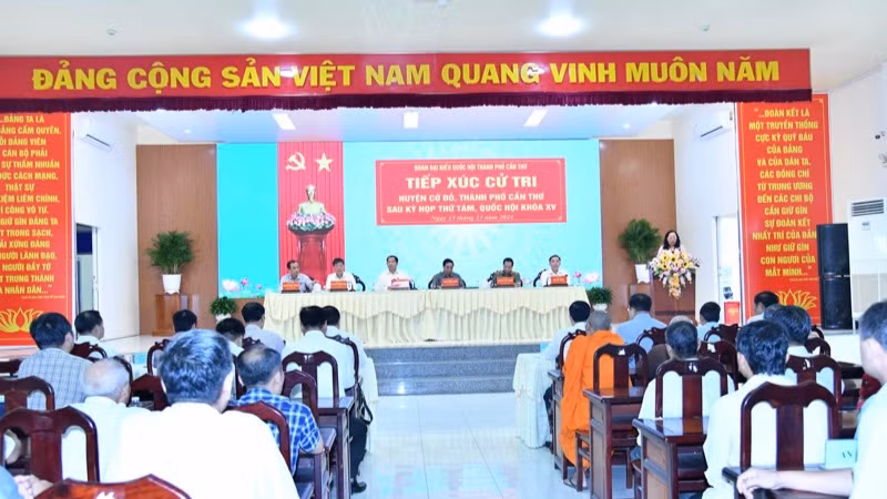 Quang cảnh buổi tiếp xúc cử tri (Ảnh: THANH GIANG). Quang cảnh buổi tiếp xúc cử tri (Ảnh: THANH GIANG).