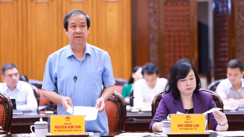 Bộ trưởng Giáo dục và Đào tạo Nguyễn Kim Sơn phát biểu ý kiến tại cuộc họp. (Ảnh: TRẦN HẢI)