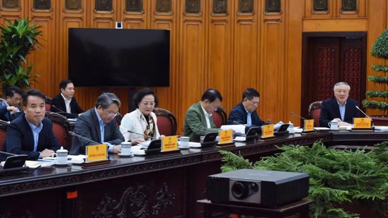 Các thành viên Ban Chỉ đạo của Chính phủ tại phiên họp. (Ảnh: TRẦN HẢI)