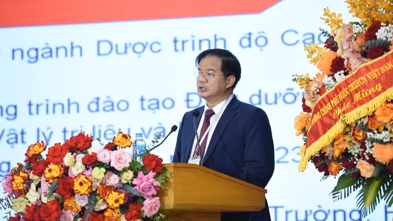 PGS, TS, Giám đốc Bệnh viện Bạch Mai Đào Xuân Cơ phát biểu ý kiến. (Ảnh: TRẦN HẢI) PGS, TS, Giám đốc Bệnh viện Bạch Mai Đào Xuân Cơ phát biểu ý kiến. (Ảnh: TRẦN HẢI)