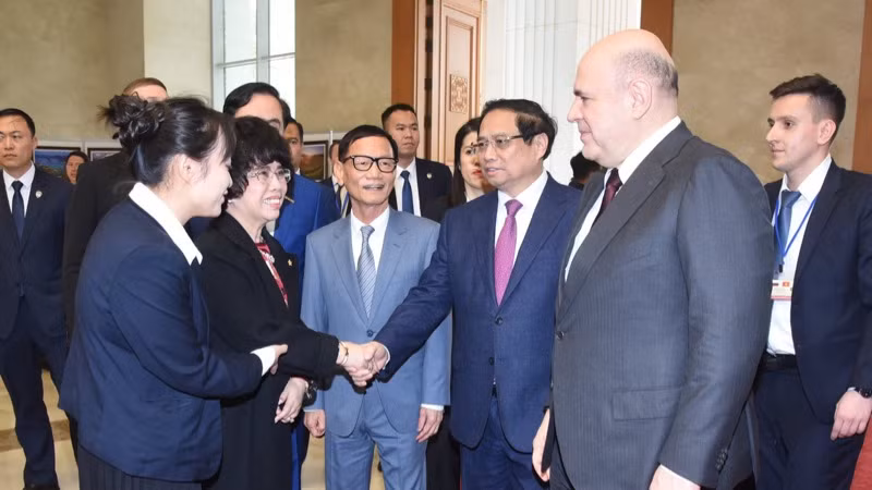 Thủ tướng Phạm Minh Chính và Thủ tướng Liên bang Nga Mikhail Mishustin với các doanh nhân tham dự Đối thoại. (Ảnh: TRẦN HẢI) Thủ tướng Phạm Minh Chính và Thủ tướng Liên bang Nga Mikhail Mishustin với các doanh nhân tham dự Đối thoại. (Ảnh: TRẦN HẢI)
