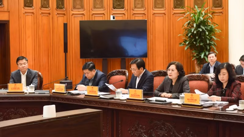 Lãnh đạo Chính phủ, các bộ, ngành tham dự cuộc họp (Ảnh: TRẦN HẢI).