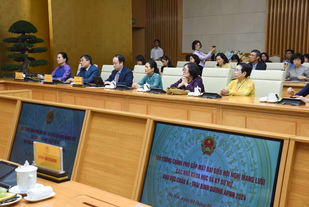 Các đại biểu tham dự buổi gặp mặt. (Ảnh: TRẦN HẢI)