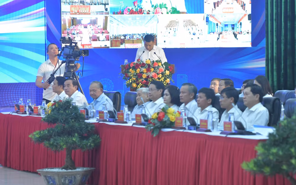 Các đại biểu thành phố Đà Nẵng tham dự Hội nghị (ẢnhL Trần Hải). Các đại biểu thành phố Đà Nẵng tham dự Hội nghị (ẢnhL Trần Hải).