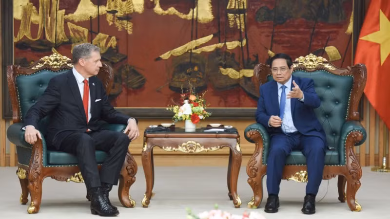 Thủ tướng Phạm Minh Chính tiếp ông Steven Kobos, Chủ tịch kiêm Giám đốc điều hành Tập đoàn Excelerate Energy (Hoa Kỳ). (Ảnh: Trần Hải)