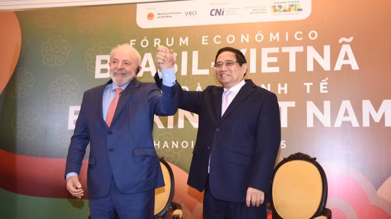 Thủ tướng Phạm Minh Chính và Tổng thống Brazil Luiz Inácio Lula da Silva tại Diễn đàn Kinh tế Việt Nam-Brazil. (Ảnh: TRẦN HẢI)