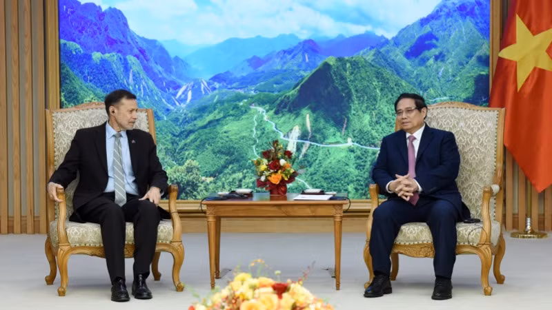 Thủ tướng Phạm Minh Chính tiếp Đại sứ Australia tại Việt Nam Andrew Goledzinowski. (Ảnh: TRẦN HẢI)