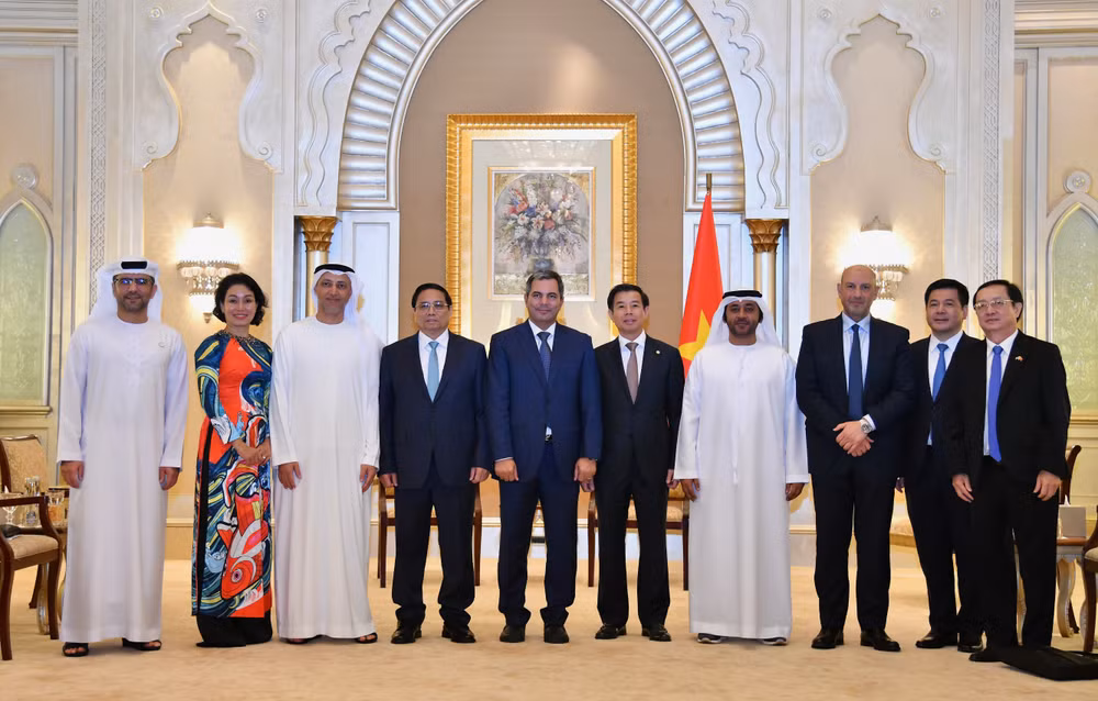 Thủ tướng Phạm Minh Chính và 4 tập đoàn hàng đầu UAE tại buổi tiếp (Ảnh: Thanh Giang). 