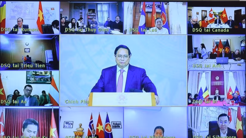 Hội nghị được truyền trực tuyến tới các cơ quan đại diện Việt Nam ở nước ngoài (Ảnh: TRẦN HẢI).
