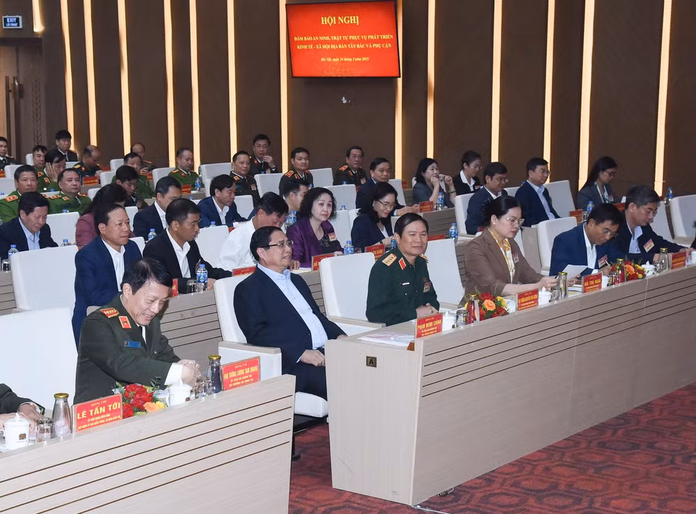 Thủ tướng Phạm Minh Chính và các đồng chí lãnh đạo, đại biểu tham dự Hội nghị. (Ảnh: TRẦN HẢI)