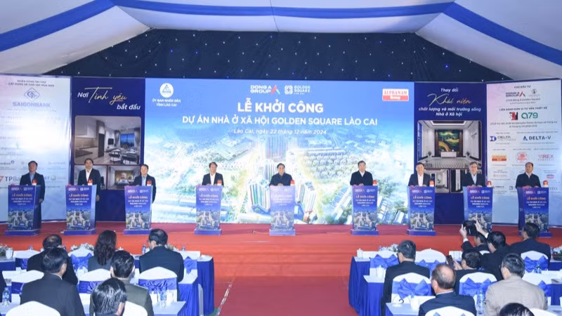 Thủ tướng Phạm Minh Chính và các đồng chí lãnh đạo thực hiện nghi thức khởi công dự án. (Ảnh: TRẦN HẢI) Thủ tướng Phạm Minh Chính và các đồng chí lãnh đạo thực hiện nghi thức khởi công dự án. (Ảnh: TRẦN HẢI)