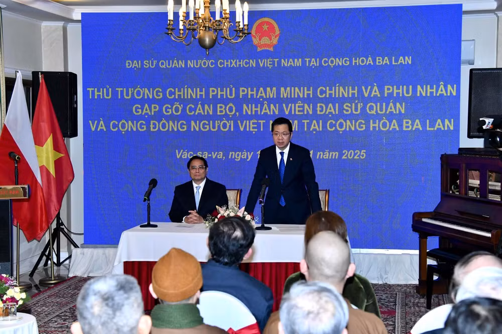 Đại sứ Việt Nam tại Ba Lan Hà Hoàng Hải phát biểu ý kiến. (Ảnh: THANH GIANG) Đại sứ Việt Nam tại Ba Lan Hà Hoàng Hải phát biểu ý kiến. (Ảnh: THANH GIANG)