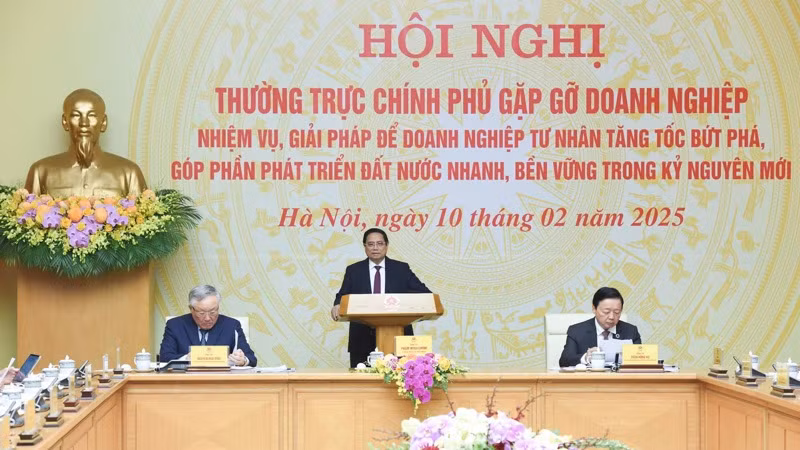 Thủ tướng Phạm Minh Chính chủ trì Hội nghị Thường trực Chính phủ gặp gỡ doanh nghiệp. (Ảnh: TRẦN HẢI) 