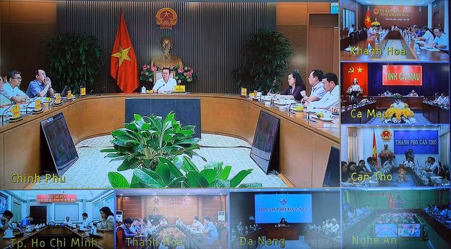Cuộc làm việc được truyền trực tuyến đến trụ sở Uỷ ban nhân dân các tỉnh, thành phố trên cả nước (Ảnh: VGP). Cuộc làm việc được truyền trực tuyến đến trụ sở Uỷ ban nhân dân các tỉnh, thành phố trên cả nước (Ảnh: VGP).