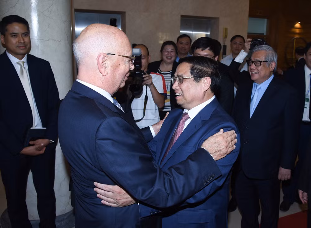 Thủ tướng Phạm Minh Chính và Giáo sư Klaus Schwab. (Ảnh: Trần Hải) Thủ tướng Phạm Minh Chính và Giáo sư Klaus Schwab. (Ảnh: Trần Hải)