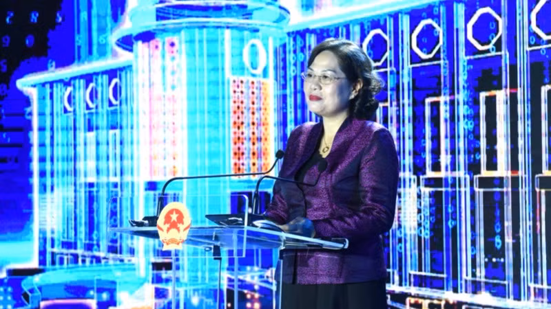 Thống đốc Ngân hàng Nhà nước Việt Nam Nguyễn Thị Hồng phát biểu tại sự kiện. (Ảnh TRẦN HẢI)