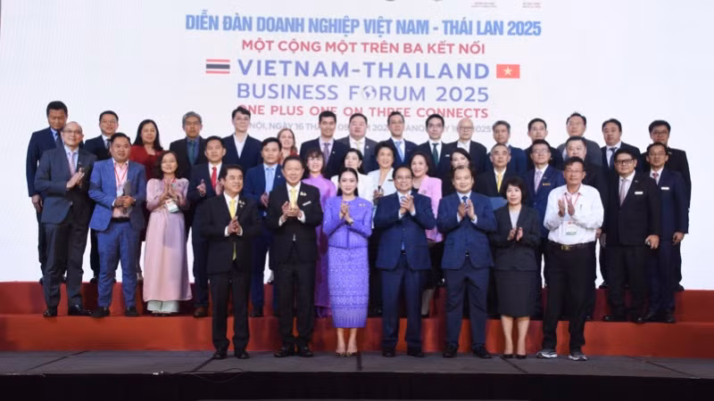 Thủ tướng Phạm Minh Chính và Thủ tướng Thái Lan Paetongtarn Shinawatra cùng các lãnh đạo, đại biểu tham dự Diễn đàn. (Ảnh: TRẦN HẢI)