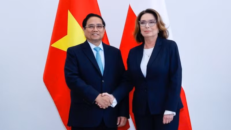 Thủ tướng Phạm Minh Chính và Chủ tịch Thượng viện Ba Lan Malgorzata Kidawa-Blonska (Ảnh: NHẬT BẮC/VGP).