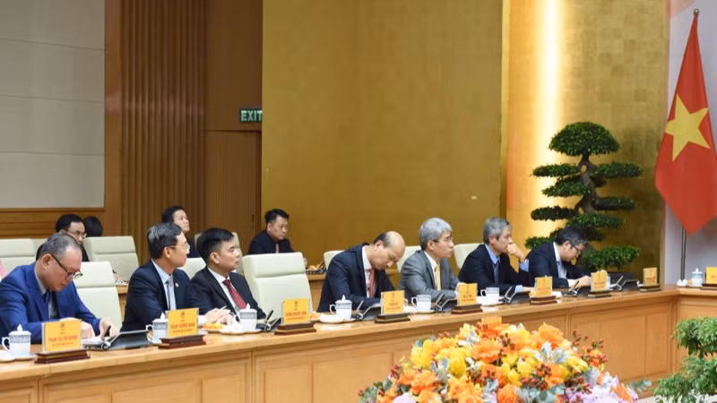 Các Đại sứ, Trưởng Cơ quan đại diện Việt Nam ở nước ngoài tại buổi gặp mặt. (Ảnh: TRẦN HẢI)