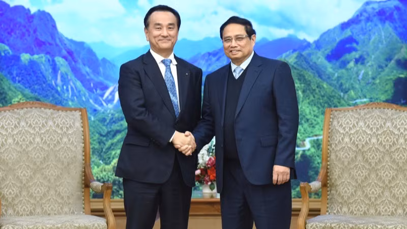 Thủ tướng Phạm Minh Chính và ông Muraoka Tsugumasa, Thống đốc tỉnh Yamaguchi (Nhật Bản). (Ảnh: TRẦN HẢI)