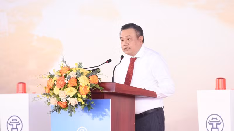 Chủ tịch Ủy ban nhân dân thành phố Hà Nội Trần Sỹ Thanh phát biểu ý kiến tại buổi lễ. (Ảnh: TRẦN HẢI) Chủ tịch Ủy ban nhân dân thành phố Hà Nội Trần Sỹ Thanh phát biểu ý kiến tại buổi lễ. (Ảnh: TRẦN HẢI)