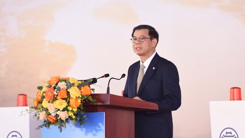 Đại diện lãnh đạo Tập đoàn Vingroup phát biểu ý kiến tại buổi lễ. (Ảnh: TRẦN HẢI) Đại diện lãnh đạo Tập đoàn Vingroup phát biểu ý kiến tại buổi lễ. (Ảnh: TRẦN HẢI)