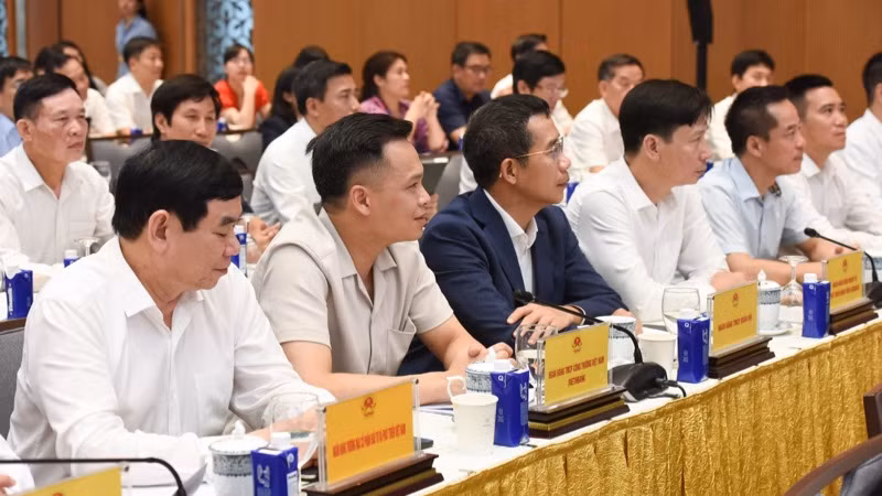 Đại diện lãnh đạo các tập đoàn, tổng công ty, ngân hàng thương mại nhà nước tham dự hội nghị (Ảnh: TRẦN HẢI).