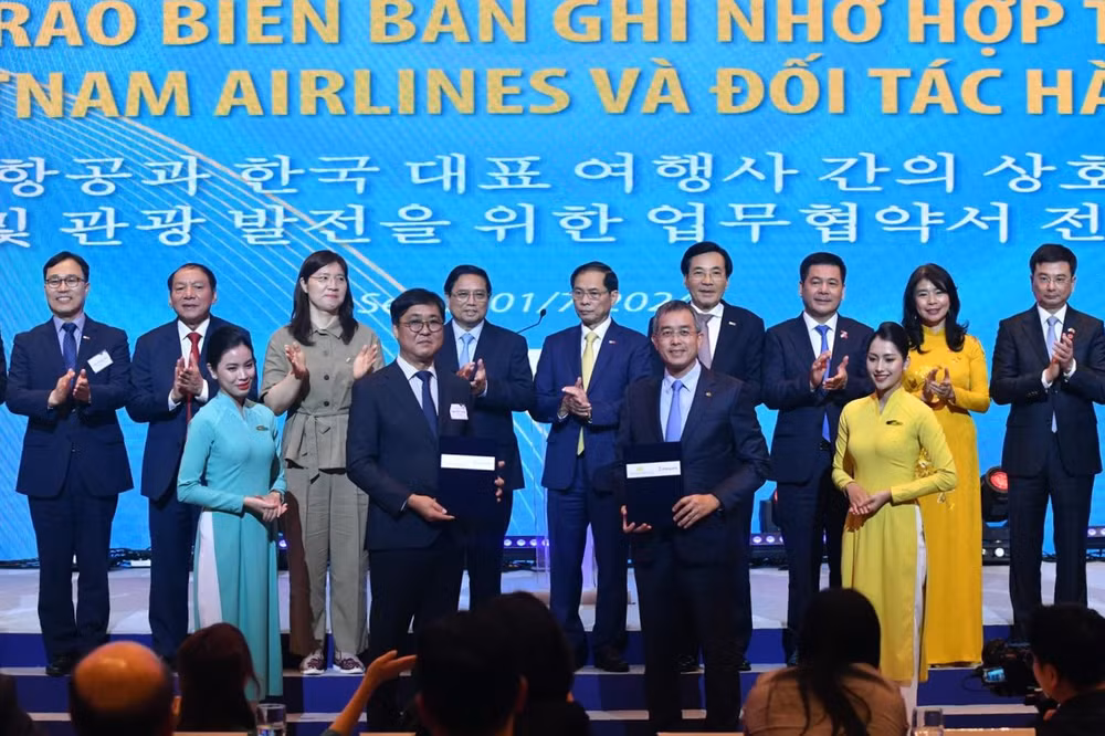 Lễ trao Biên bản ghi nhớ hợp tác giữa Vietnam Airlines với các đối tác Hàn Quốc. (Ảnh: Thanh Giang)
