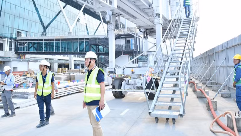 Hệ thống ống lồng (cầu hành khách) đã được cơ bản lắp đặt xong tại Nhà ga hành khách T3 Tân Sơn Nhất. (Ảnh: THANH GIANG)
