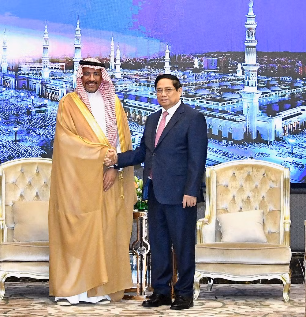 Thủ tướng Chính phủ Phạm Minh Chính và Bộ trưởng Công nghiệp và Khoáng sản Saudi Arabia Bandar Alkhorayef (Ảnh: THANH GIANG). Thủ tướng Chính phủ Phạm Minh Chính và Bộ trưởng Công nghiệp và Khoáng sản Saudi Arabia Bandar Alkhorayef (Ảnh: THANH GIANG).