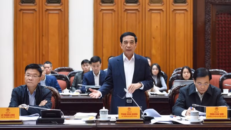 Bộ trưởng Quốc phòng Phan Văn Giang phát biểu ý kiến tại Phiên họp (Ảnh: TRẦN HẢI). Bộ trưởng Quốc phòng Phan Văn Giang phát biểu ý kiến tại Phiên họp (Ảnh: TRẦN HẢI).