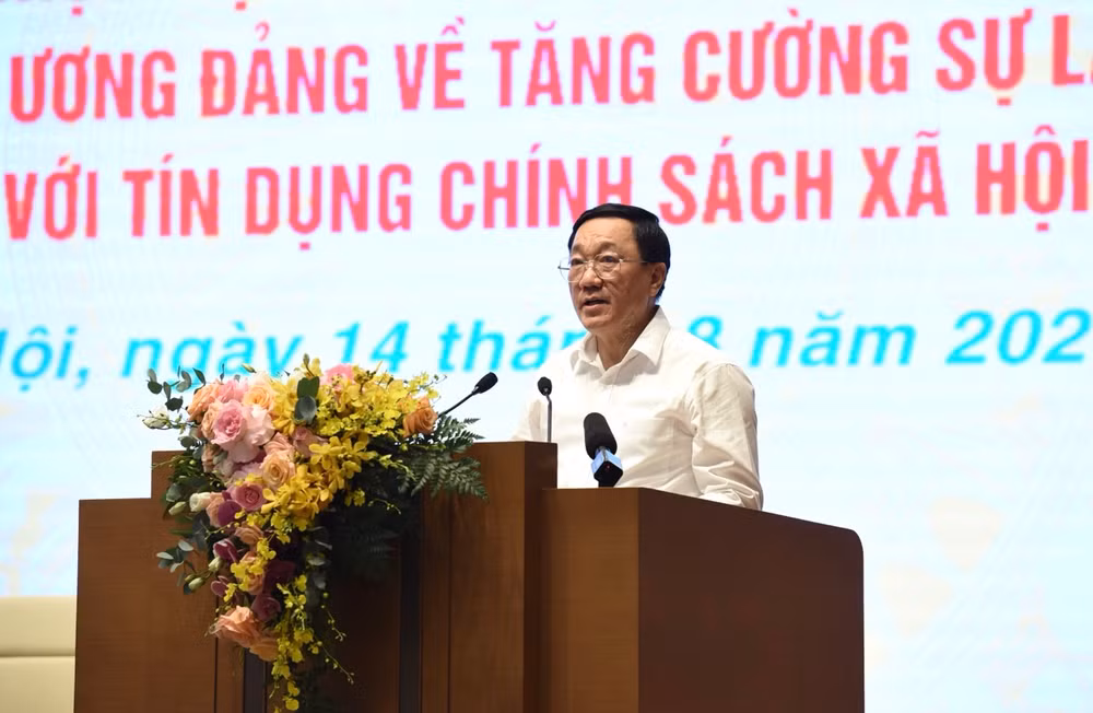 Tổng Giám đốc Ngân hàng Chính sách xã hội Dương Quyết Thắng phát biểu ý kiến tại Hội nghị. (Ảnh: Trần Hải)