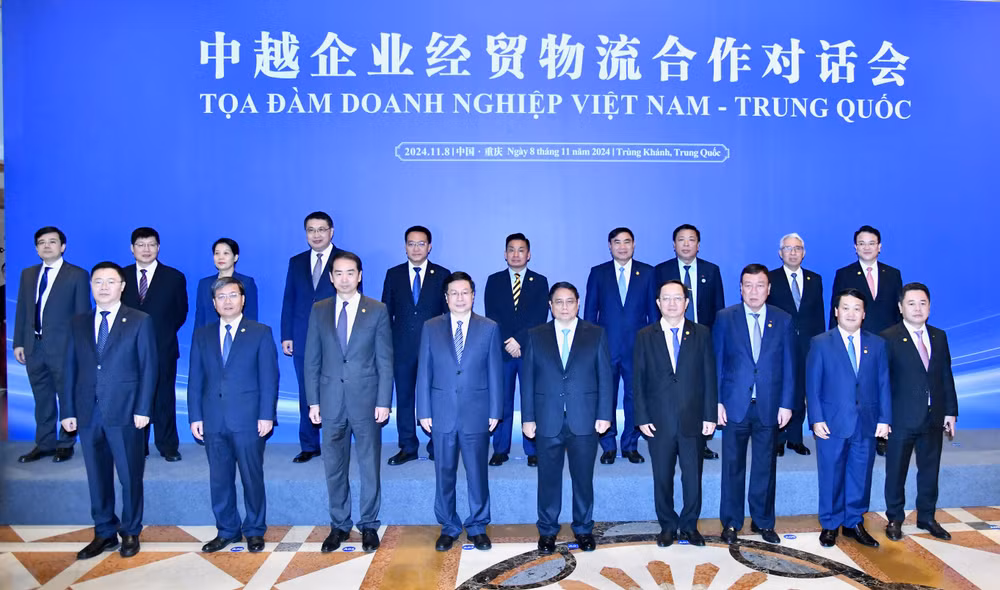 Thủ tướng Phạm Minh Chính với lãnh đạo các bộ, ban, ngành hai nước tham dự Tọa đàm (Ảnh: Thanh Giang). Thủ tướng Phạm Minh Chính với lãnh đạo các bộ, ban, ngành hai nước tham dự Tọa đàm (Ảnh: Thanh Giang).