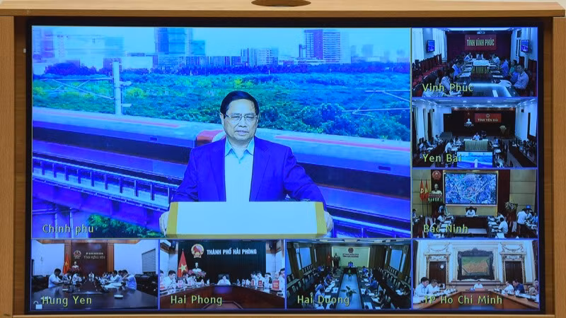 Phiên họp được truyền trực tuyến tới các địa phương có các dự án trọng điểm đường sắt đi qua. (Ảnh: TRẦN HẢI)