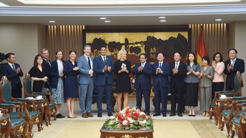Thủ tướng Phạm Minh Chính và các đại biểu phía Thụy Điển. (Ảnh: TRẦN HẢI) Thủ tướng Phạm Minh Chính và các đại biểu phía Thụy Điển. (Ảnh: TRẦN HẢI)