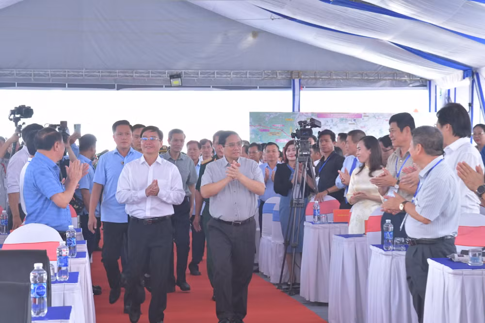 Thủ tướng Phạm Minh Chính tới dự và chủ trì Lễ phát động Đợt thi đua cao điểm (Ảnh: THANH GIANG).