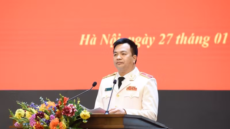 Lãnh đạo Cục An ninh điều tra báo cáo Thủ tướng Chính phủ. (Ảnh: TRẦN HẢI)