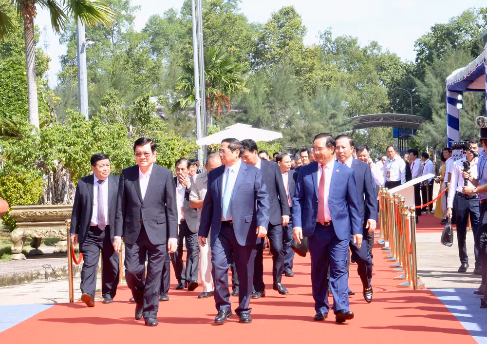 Thủ tướng Phạm Minh Chính và các đại biểu đến dự Hội nghị Công bố quy hoạch và xúc tiến đầu tư tỉnh Long An. Thủ tướng Phạm Minh Chính và các đại biểu đến dự Hội nghị Công bố quy hoạch và xúc tiến đầu tư tỉnh Long An.
