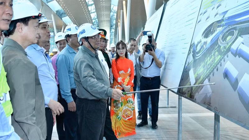 Thủ tướng Phạm Minh Chính cho ý kiến chỉ đạo về tiến độ hoàn thành Dự án Nhà ga hành khách T3 Tân Sơn Nhất. (Ảnh: THANH GIANG)