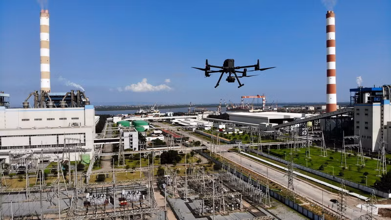 Truyền tải điện Đông Bắc 1 ứng dụng thiết bị bay không người lái (UAV) phục vụ quản lý, vận hành lưới truyền tải điện. Truyền tải điện Đông Bắc 1 ứng dụng thiết bị bay không người lái (UAV) phục vụ quản lý, vận hành lưới truyền tải điện.
