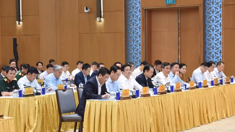 Các đồng chí lãnh đạo, đại biểu tham dự hội nghị (Ảnh: TRẦN HẢI).