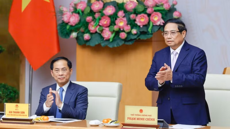 Thủ tướng Phạm Minh Chính chủ trì hội nghị trực tuyến với các Đại sứ, Trưởng Cơ quan đại diện Việt Nam ở nước ngoài về ngoại giao kinh tế. (Ảnh: TRẦN HẢI)