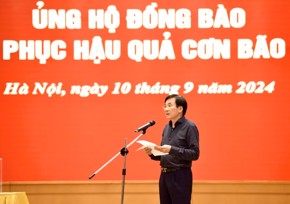 Bộ trưởng, Chủ nhiệm Văn phòng Chính phủ Trần Văn Sơn phát biểu ý kiến tại lễ ủng hộ (Ảnh: Trần Hải) Bộ trưởng, Chủ nhiệm Văn phòng Chính phủ Trần Văn Sơn phát biểu ý kiến tại lễ ủng hộ (Ảnh: Trần Hải)