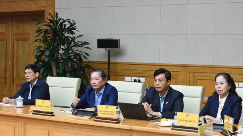 Đại diện một số hiệp hội, doanh nghiệp có kim ngạch xuất khẩu lớn sang Hoa Kỳ tham dự Hội nghị (Ảnh: TRẦN HẢI).