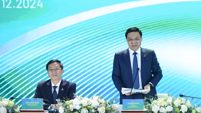 Chủ tịch Hội đồng thành viên Petrovietnam Lê Mạnh Hùng phát biểu ý kiến tại Hội nghị. (Ảnh: TRẦN HẢI)