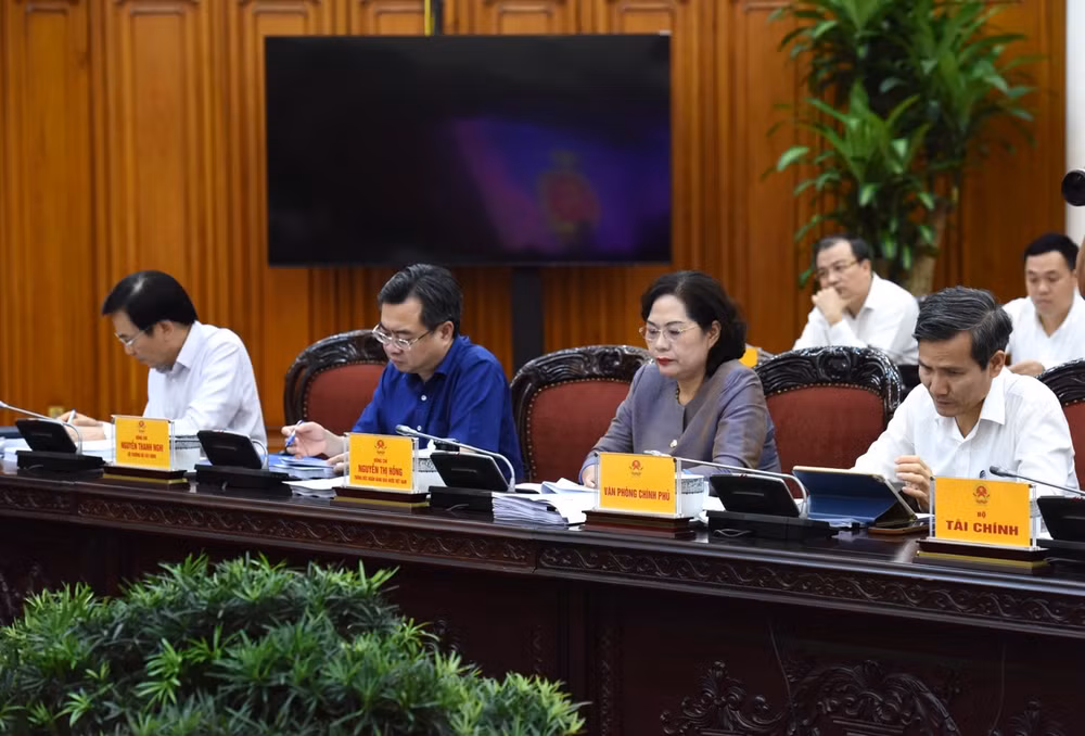 Đại diện lãnh đạo các bộ, ngành tham dự phiên họp. (Ảnh: TRẦN HẢI)
