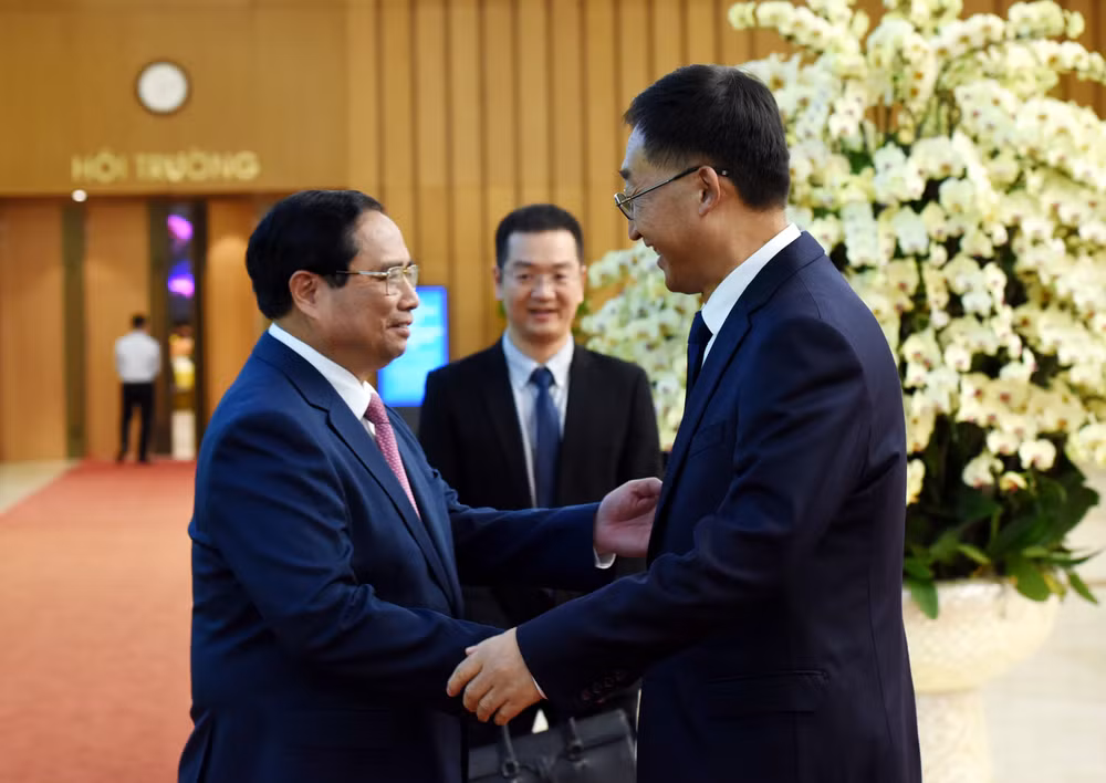 Thủ tướng Phạm Minh Chính bắt tay Bí thư Khu ủy Quảng Tây Lưu Ninh. (Ảnh: TRẦN HẢI) Thủ tướng Phạm Minh Chính bắt tay Bí thư Khu ủy Quảng Tây Lưu Ninh. (Ảnh: TRẦN HẢI)