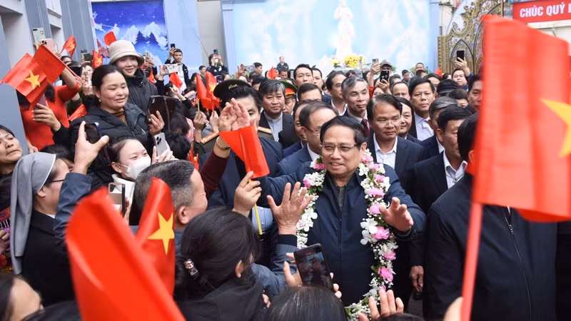 Thủ tướng Phạm Minh Chính đến thăm, chúc mừng bà con giáo dân Giáo xứ Lào Cai. (Ảnh: TRẦN HẢI) Thủ tướng Phạm Minh Chính đến thăm, chúc mừng bà con giáo dân Giáo xứ Lào Cai. (Ảnh: TRẦN HẢI)