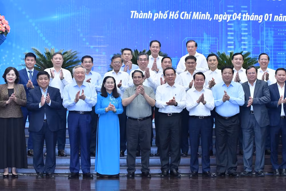Thủ tướng Phạm Minh Chính và các đồng chí lãnh đạo, đại biểu tham dự Hội nghị (Ảnh: THANH GIANG).